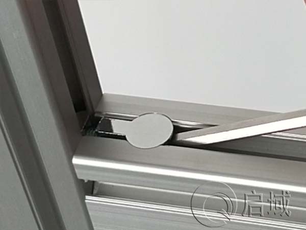 內置連接件固定 內置連接件固定