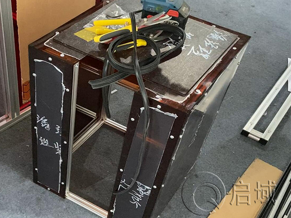 鋁型材茶色亞克力板框架2 鋁型材茶色亞克力板框架2